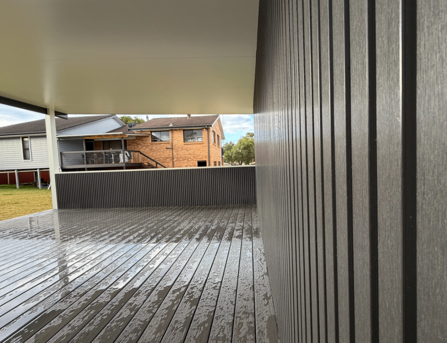 Low-maintenance composite decking