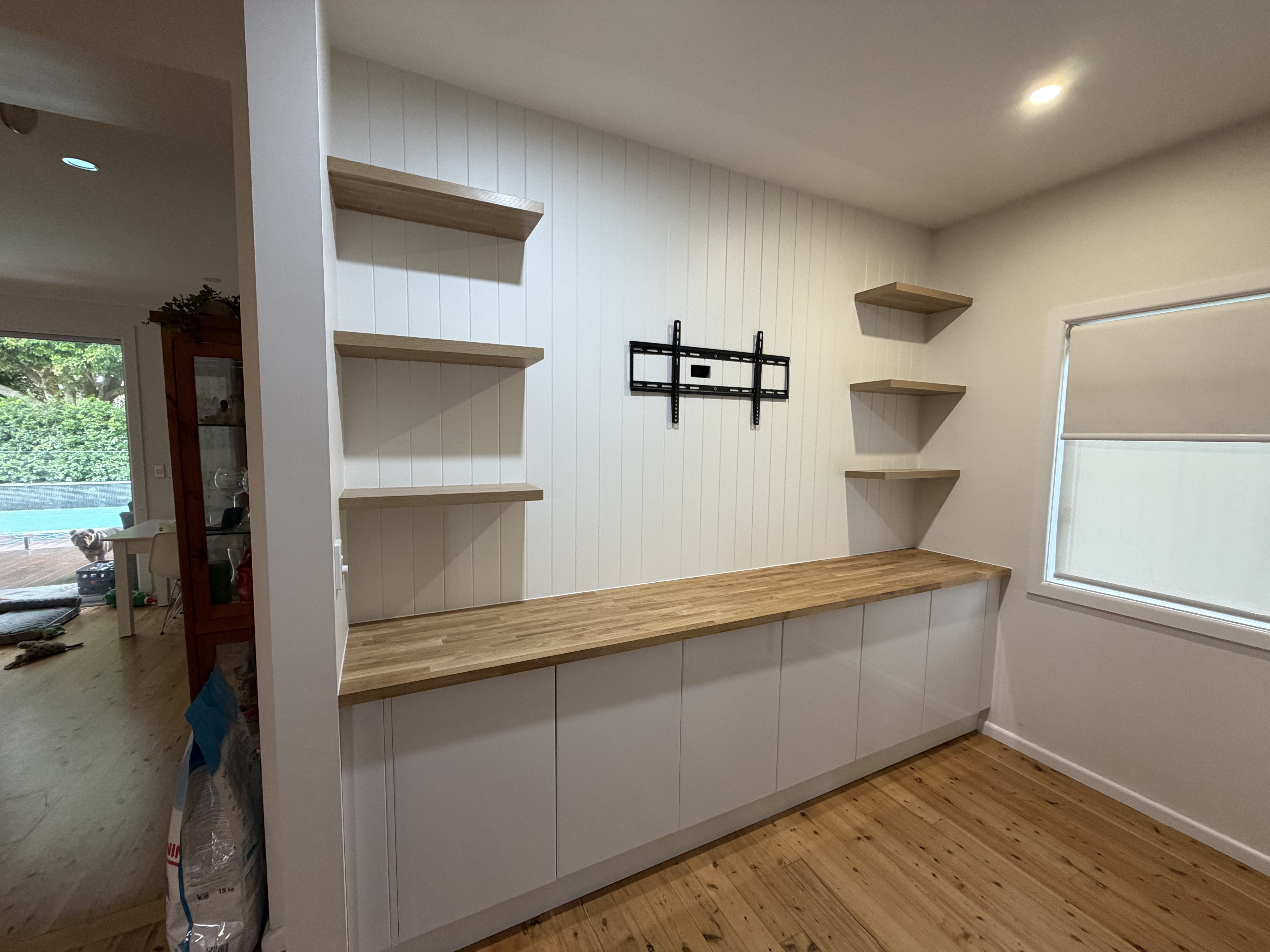 Built-in TV unit & feature wall by Superior Carpentry & Maintenance